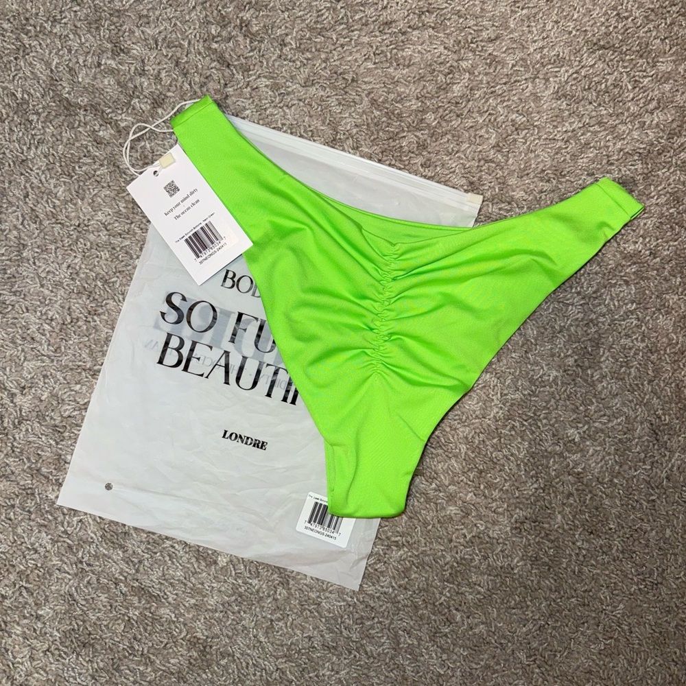 Londre The Sleek Scrunch Bottom Neon Green
